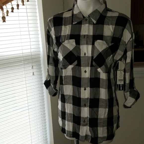 NWT! DESIGN LAB PLAID BUTTON DOWN HIGH-LOW SHIRT - Picture 2 of 5